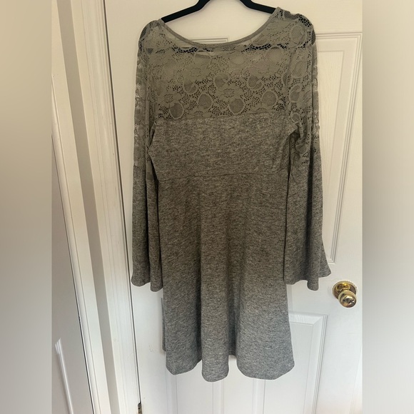 Torrid Grey Bell Sleeve Lace Inset Dress Size 1 - Picture 5 of 7